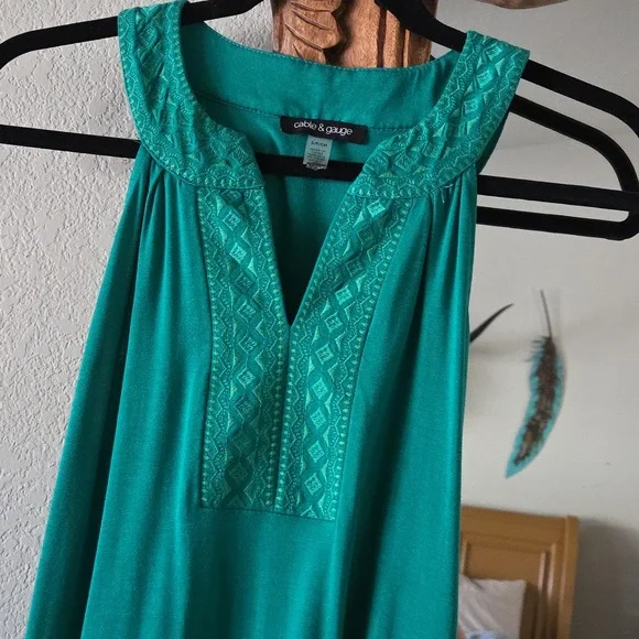 Cable & Gauge Green Embroidered Yoke Tank Top EUC - Picture 2 of 6